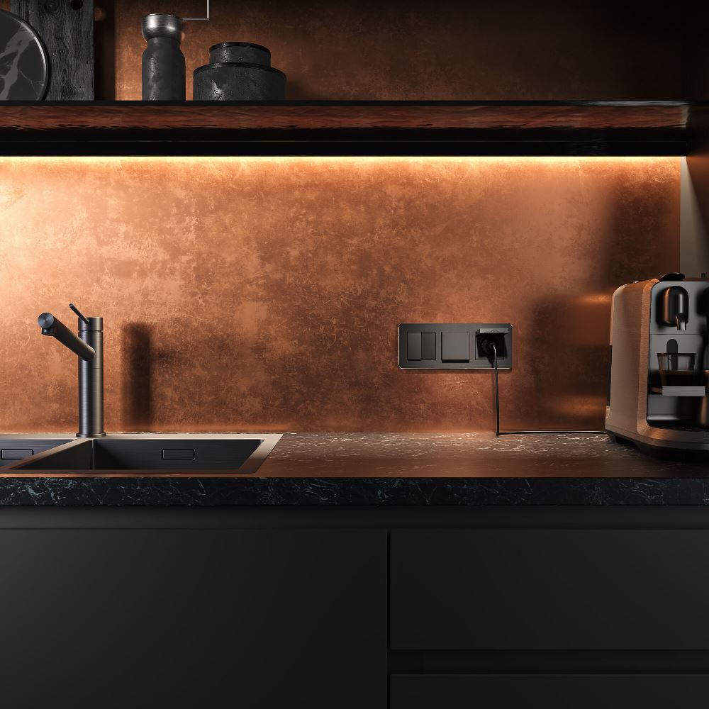 Розетка встраиваемая влагозащищенная Werkel с заземлением, шторками и защитной крышкой Черный матовый W1171208 — изображение 3