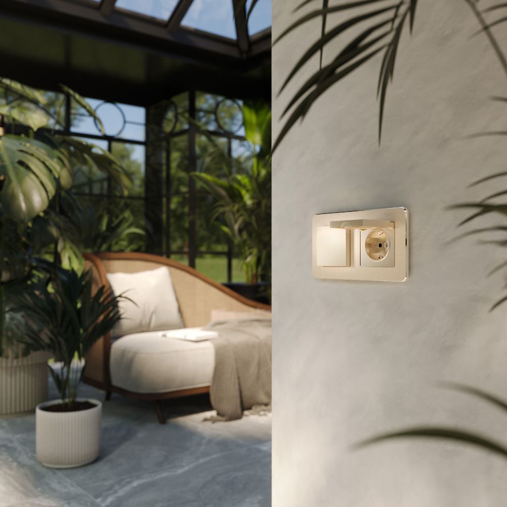 Розетка встраиваемая влагозащищенная Werkel с заземлением, шторками и защитной крышкой Шампань W1171211 — изображение 3