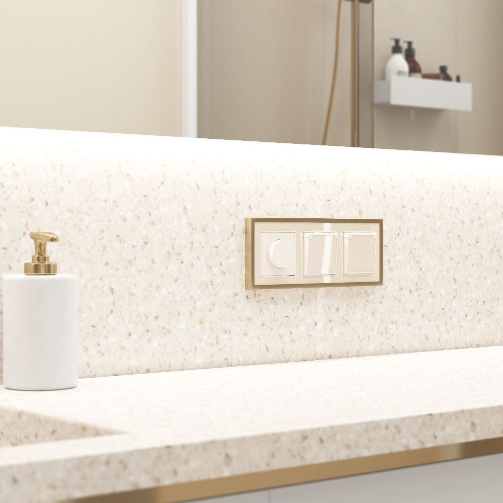 Розетка встраиваемая влагозащищенная Werkel с заземлением, шторками и защитной крышкой Айвори W1171243 — изображение 2